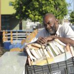 Chocolate exibe seus livros em Itajaí